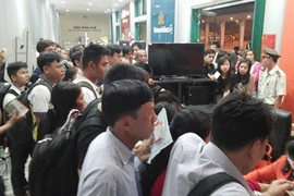 Máy bay Jetstar trục trặc, khách vạ vật qua đêm ở sân bay