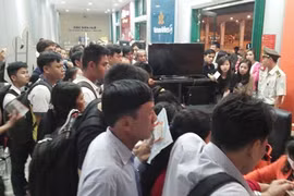 Máy bay Jetstar trục trặc, khách vạ vật qua đêm ở sân bay