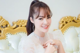 Sau ly hôn, Dương Cẩm Lynh diện váy xuyên thấu rạng rỡ đi sự kiện