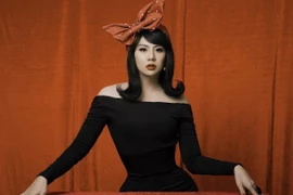 Duy Khánh giả gái xuất thần được khen “đẹp hơn gái thật“