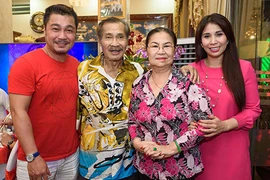 Lý Hùng, Lý Hương tổ chức tiệc mừng thọ NSND Lý Huỳnh