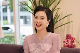 Nhan sắc đời thực xinh đẹp của BTV thời sự Phương Thảo