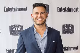 Nhà sản xuất phim sitcom "Cô gái xấu xí" tự sát bằng súng