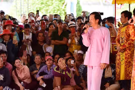 Bật cười cách nghệ sĩ Hoài Linh nói với kẻ gian ở ngày giỗ Tổ