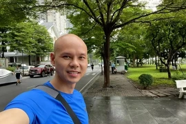 Sự thật bức ảnh Phan Đinh Tùng được Võ Hoàng Yên chữa bệnh