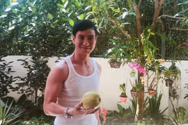 Lý Hải ở nhà 40 tỷ, kiếm trăm tỷ/năm vẫn đi xe ôm, ăn cơm bụi