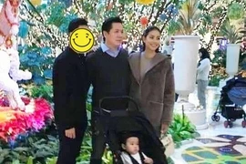 Thêm ảnh hiếm của ông xã Phạm Hương: Ông bố đơn thân chuẩn mực