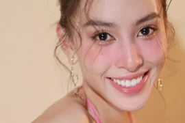 Cận dung nhan nàng hậu sở hữu nhan sắc “ngàn năm có một“