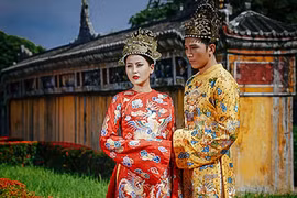 Hoa hậu Khánh Ngân đẹp đài các bên nam vương Ngọc Tình