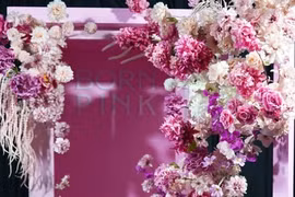 Phòng chờ sang chảnh phủ đầy hoa của Blackpink tại sân Mỹ Đình