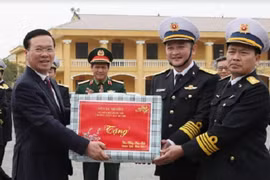 Thường trực Ban Bí thư làm việc và chúc Tết Quân chủng Hải quân