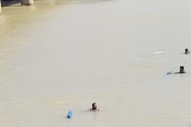 Tìm thấy thi thể 2 thiếu nữ nghi nhảy cầu ở Ninh Thuận