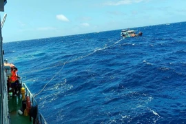 Cứu hộ 15 ngư dân Bình Thuận gặp nạn trên biển Phú Quý