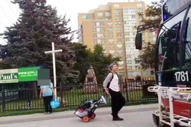 Con gái Thành Long phải nhặt rác kiếm sống ở Canada