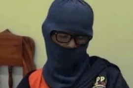 Chồng tức giận khi phát hiện vợ ngoại tình với cụ ông 74 tuổi