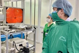 Người phụ nữ nuốt cả bàn chải đánh răng... khi “giải cứu” nghẹn họng