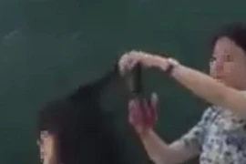Clip cô giáo cắt tóc nữ sinh ngay tại lớp: Sở GD&ĐT tỉnh Vĩnh Phúc nói gì?