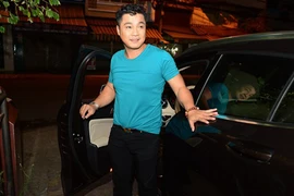 Lý Hùng lái xe mới tậu đi thi The Winner Is