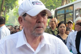 Nhà văn Lê Lựu dò từng bước đến tiễn biệt Đại tướng