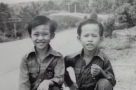 Phát sốt ảnh thời bé của danh hài Hoài Linh do em trai chia sẻ