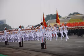 Đại tướng Nguyễn Tân Cương kiểm tra động viên các khối diễu binh