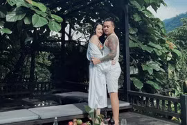Khoảnh khắc ngọt ngào của Tuấn Hưng và vợ kém 12 tuổi
