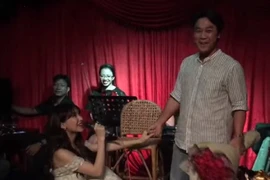 Bạn trai bất ngờ với màn cầu hôn 'Anh lấy em không' của Hoà Minzy