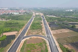 Hà Nội yêu cầu hoàn thành đường song hành Vành đai 4 trong tháng 10/2025