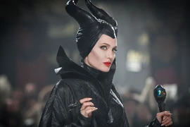 Angelina Jolie được mời tái xuất với phần 2 “Tiên hắc ám”