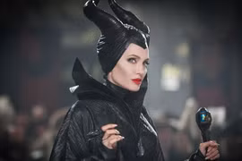 Angelina Jolie được mời tái xuất với phần 2 “Tiên hắc ám”