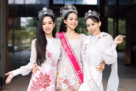 Hoa hậu Thanh Thủy đọ sắc cùng hai á hậu sau đăng quang