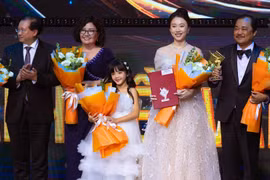 Huỳnh Hồng Loan nói gì khi “Mẹ rơm” thắng giải Cánh diều Vàng 2023?