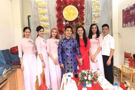 Tuyết Lan hạnh phúc trong lễ ăn hỏi với bạn trai doanh nhân 