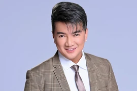 Đàm Vĩnh Hưng gửi 10.000 hộp cá, 250 triệu cho dân vùng lũ