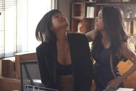 Nửa đêm hàng xóm gửi cho tôi clip cảnh con gái bị đánh ghen