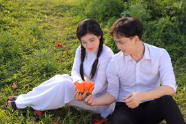 Sông Thao phải xin phép chồng để hôn bạn diễn khi quay MV