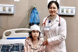 Cứu sống bé gái 10 tuổi bị suy tim, teo cơ tủy