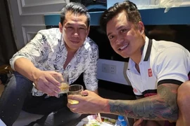 Tuấn Hưng ăn uống cùng chồng cũ Lệ Quyên, tâm sự gây chú ý