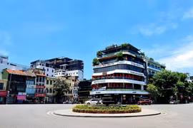 Điều ít biết về tòa nhà “Hàm cá mập” bên hồ Gươm