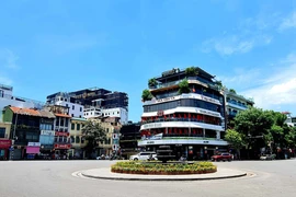 Điều ít biết về tòa nhà “Hàm cá mập” bên hồ Gươm