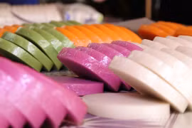 Món bánh độc lạ, đẹp mắt ở Hà Giang, ai ăn cũng mê