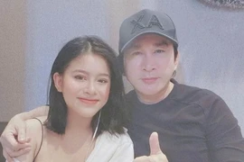 Con gái 19 tuổi xinh đẹp, đam mê ca hát của Kim Tử Long