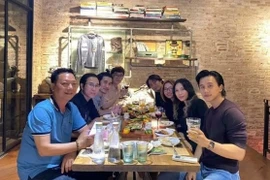 Mỹ Tâm dẫn Mai Tài Phến về ăn uống thân mật cùng gia đình