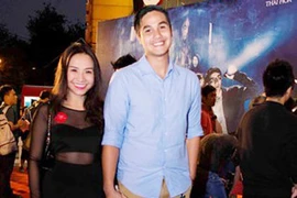 Baggio mặc quần soóc đi xem phim với vợ mới