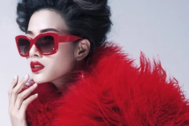 Hoàng Thùy ma mị với gam màu rực rỡ