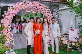 Đi đám hỏi cháu, vợ Lý Hải đẹp lộng lẫy át cả cô dâu