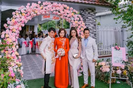 Đi đám hỏi cháu, vợ Lý Hải đẹp lộng lẫy át cả cô dâu