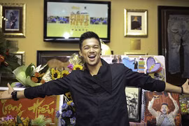 Trọng Hiếu hạnh phúc đón sinh nhật trong vòng tay fan