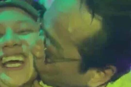 NSND Hoàng Dũng nói gì về clip hôn má Bảo Hân?