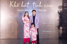 Ngọc Anh lý giải cho con gái 3 tuổi hát cùng bố mẹ